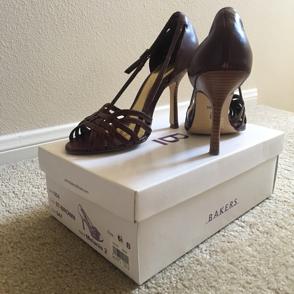 Bakers Melanie Brown Heels; Size 6.5B